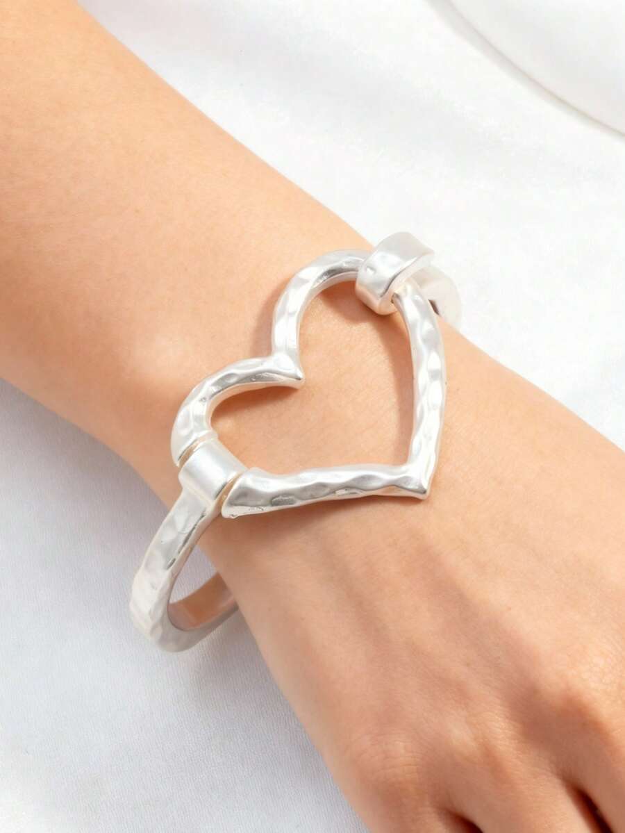 1pc Exaggerated Fashionable Delicate Minimalist Hollow Heart Bracelet - Silver - View 1