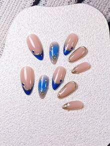 Bộ 10 móng giả kiểu Pháp hình hạnh nhân màu xanh mắt mèo, được trang trí bằng các vòng tròn vàng và họa tiết ngôi sao tỏa sáng, với phần đầu móng được vẽ tay màu xanh mắt mèo, phần đầu móng màu vàng và các đường kẻ vàng bất đối xứng, cũng như kỹ thuật nhuộm tie-dye thủ công màu xanh lam, điểm nhấn là các hình dán ngôi sao tỏa sáng màu vàng và đá pha lê màu xanh lam. - Nhiều màu - Xem 5