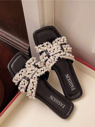 Pantuflas planas negras de verano para mujer, de tela de tweed con decoración de pedrería y perlas artificiales, sandalias de tiras de lujo con puntera abierta, suaves, antideslizantes y cómodas, ideales para vacaciones y playa.