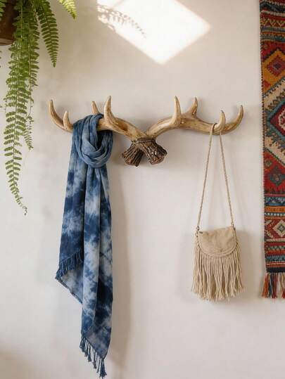 1个复古浅棕色仿鹿角装饰壁钩，波西米亚风格鹿角壁挂架，复古壁挂式，适用于家居、客厅、卧室、玄关、走廊，可用作装饰收纳架，悬挂钥匙、包包、外套，独特的现代美学墙面艺术装饰。