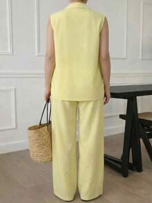 A&DD MODA, REF: AS1923 - Women's Set Consisting Of A Sleeveless Blouse And Pants. The Blouse Has A High V-Neck And Pockets; The Pants Have A Straight Cut, Elastic Waistband And Pockets, Ideal For Everyday Wear, With A Very Casual Style. - 黃色 - 查看 2