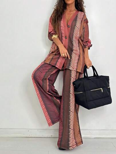 大码女装两件套休闲针织衫和阔腿裤套装，人字纹印花，中等弹力面料，适合春夏度假穿着