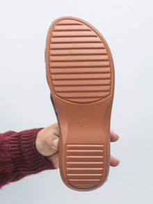 女士新款时尚圆头坡跟厚底凉鞋,舒适轻便露趾设计,酒红色拼接黑色,度假风夏季日常穿着,酒红色拼接黑色厚底凉鞋,沙滩拖鞋,旅行必备 - 酒紅拼黑色 - 查看 9