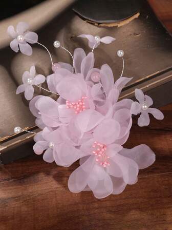 1 st handgjorda vita blommor i chiffong med spetshårspänne, brudhuvudbonad