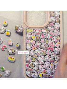 这些可爱的3D卡通贴纸非常适合孩子们。它们由海绵和PVC材质制成，是DIY装饰套装的一部分。共有4种不同的设计，非常适合用于贴纸书、卡通人物、水瓶、DIY装饰、卡通主题手机壳等等。 - 彩色 - 查看 4