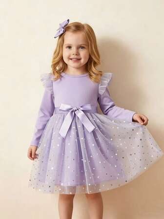 Vår-/höstklänning för ung flicka, stjärnmönster i mesh, kontrasterande prinsessa med fladdrande ärmar