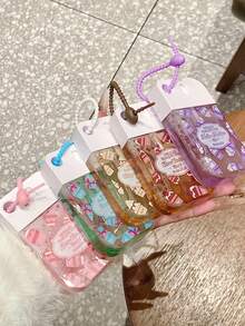 1/5瓶装（50毫升）巴西香氛喷雾，多达5种香型可选，适用于室内外空气清新。这款多层香氛喷雾持久留香，散发自然清新的迷人气息，融合优雅浆果、棉花糖、焦糖爆米花、香草、草莓蛋糕和巧克力香氛，适合约会、派对、聚会、节日、居家、酒店、办公室等场合使用，是馈赠亲友的理想之选。 - 彩色 - 查看 2