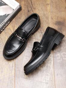 Zapatos de hombre de estilo universitario preppy de metal puro con resorte de oficina nuevos, zapatos casuales versátiles de estilo coreano y británico de unicolor con borlas para vestir, salir, calle, todas las temporadas - Negro - Ver 8