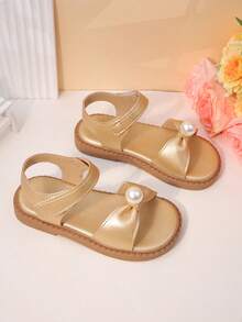 1双儿童金色金属珍珠装饰凉鞋 - 可调节踝带，柔软平底，甜美日常/户外玩耍鞋，适合小女孩 - 玫瑰金 - 查看 4
