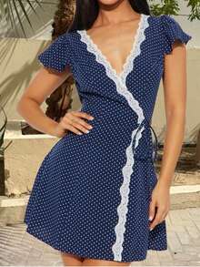 Abito mini elegante da donna con pois, pizzo e patchwork, con maniche a volant e vita annodata, adatto per vacanze, viaggi, aeroporto in estate - Blu Navy - Visualizzare 2