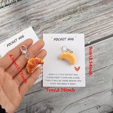 Móc khóa hình bánh sừng bò bằng nhựa (1/2 chiếc), móc khóa hình bánh quy sáng tạo, móc khóa xe hơi dễ thương kiểu cổ điển, mặt dây chuyền ba lô, phụ kiện túi xách cho cặp đôi, và quà tặng ngày lễ. - Nhiều màu - Xem 5