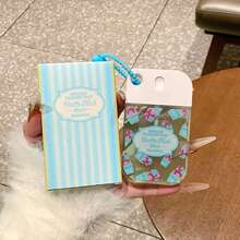 1/5瓶装（50毫升）巴西香氛喷雾，多达5种香型可选，适用于室内外空气清新。这款多层香氛喷雾持久留香，散发自然清新的迷人气息，融合优雅浆果、棉花糖、焦糖爆米花、香草、草莓蛋糕和巧克力香氛，适合约会、派对、聚会、节日、居家、酒店、办公室等场合使用，是馈赠亲友的理想之选。 - 彩色 - 查看 14