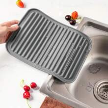 1pc/2pcs Silicone Heat Insulation Pad, Kitchen Countertop Pot Holder Mat, Silicone Drain Mat, Wavy Pattern Tabletop Dish Drying Mat - Multicolor - View 5