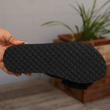 Women's Fashion Flip Flops, Lightweight Floral Pattern Seaside Slides, Vacation Style Beach Thong Sandals - Black - View 7