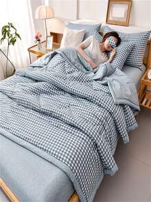 1件亲肤格子+花卉绗缝宽边夏季被，柔软细腻，吸湿透气，简约时尚空调被