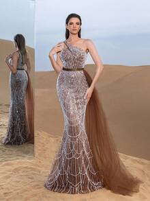 Faeriesty Đầm dạ hội lệch vai đính sequin và pha lê dành cho nữ, với phần chân váy voan dài thướt tha, thắt lưng satin tôn dáng eo và kiểu dáng đuôi cá, phù hợp cho thảm đỏ, đám cưới trang trọng, dạ hội và các buổi tiệc sang trọng. - Cà phê nâu - Xem 6