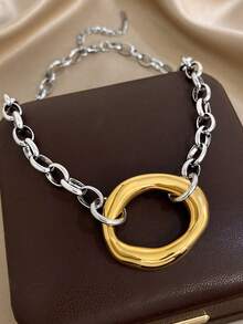 这款镀金镀银项链采用粗链和大型环扣设计，搭配椭圆形吊坠。它是一款时尚的珠宝，非常适合约会之夜、派对和特殊场合。 - 彩色 - 查看 6