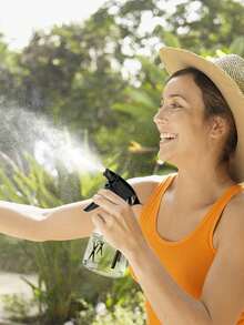 1个250毫升透明美发喷雾瓶，适用于理发店、美容院、返校季、旅行度假等场合，是美发工具、美发产品和配件的理想之选。本产品包含女士美发配件、梳子、吹风机、头发、理发师、美发工具、美发产品、吹风机、头发、配件、美发产品、美发工具、梳子、理发师、理发配件、美发设备、发型、美发、头发、美发产品、美发工具、美发用品、理发师、理发配件、理发店、美发设备。