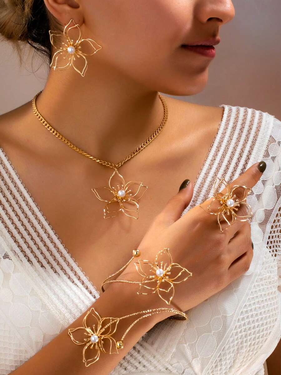 1 Set Fashionable & Elegant Geometric Hollow Line Floral Rhinestone Bracelet & Ring Jewelry Set, Suitable For Vacation, Party Wear, Gift - Gold - View 1