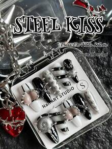 原创设计，手工制作，10 件朋克风格亚克力美甲套装，短方形美甲，Y2K 尖头按压式美甲，黑色美甲，铬十字和铆钉完美展现在指尖，白色透明美甲提升个人魅力。 - 彩色 - 查看 2