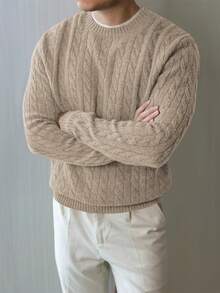 Pulover bărbătesc cu guler rotund și frânghie răsucită