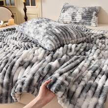 1件纯色条纹柔软舒适毛绒毯，圣诞礼物之选，多功能用途，适用于床、沙发、旅行、办公室、卧室装饰，四季皆宜 - 奢华双面仿兔毛毯，舒适条纹法兰绒，柔软保暖，适合小憩、办公、露营、沙发 - 多功能涤纶床罩，完美的圣诞礼物 - 水墨灰 - 查看 4