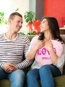 定制心形毛绒抱枕，柔软蓬松，装饰抱枕，适用于沙发、床、房间、家居、客厅，是情人节、新婚夫妇的理想礼物。 - 彩色 - 查看 4