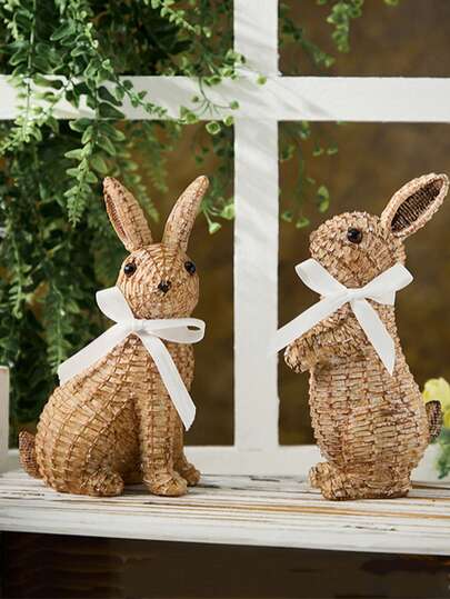 Reçine Dokuma Tavşan Figür Seti (Beyaz Kurdeleli) - Sevimli Tavşan Tasarımı, Oturma Odası Raflarına, Bahçe Masalarına ve Makyaj Masasına Yerleştirmek İçin Uygundur. Sıcak ve Büyüleyici Bir Ortam Katar, Şık Ev Dekorasyonu İçin Popüler Bir Seçimdir, Özgün İç/Dış Mekan Sergileri Oluşturmak İçin Kullanılabilir. Paskalya Dekorasyonu, Paskalya Hediyesi.