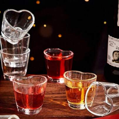 6件套心形杯套装，心形小酒杯套装，迷你小酒杯，塑料心形杯套装，塑料杯，心形小酒杯，适合生日和婚礼派对礼物，情人节派对迷你小酒杯，酒吧推车配件。活动和派对用品，婚礼派对装饰，桌面装饰。