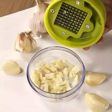 1pc Garlic Presser & Chopper, Universal Garlic Mincing Spec, Manual Operation Easy Press, Easy-Clean Chopping Plate, Compact Handheld Design, Plastic Material, Kitchen Garlic Processing Tool, Practical Simple Style, Sharp Mincing Blade+Ergonomic Grip Design, Garlic Pressing & Chopping Dual Use, Save Prep Time, Kitchen Garlic Mincing & Pressing Tool For Home Cooking/Baking/Condiment Prep Scene