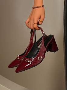 女士优雅尖头粗跟高跟凉鞋，饰有金属铆钉和链条，适合通勤、夜店、派对、婚礼、户外活动等场合，皮革搭扣，方跟，有酒红色、黑色、红色可选，可搭配连衣裙 - 酒紅色 - 查看 4