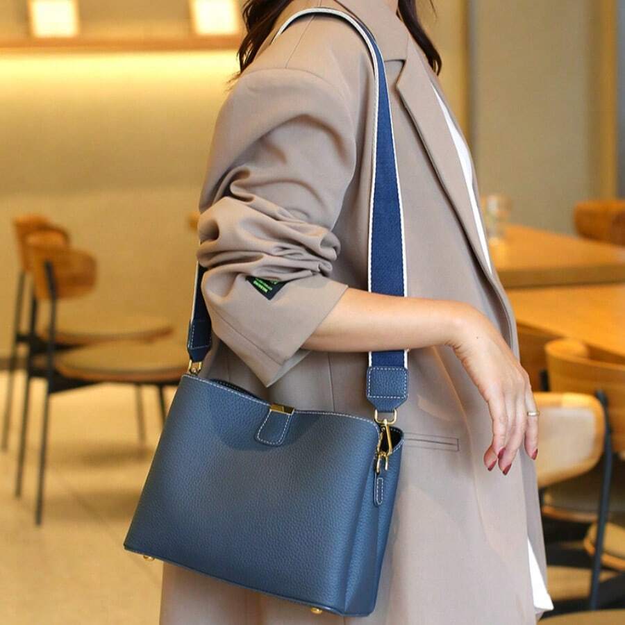 2026 Nuevo bolso de hombro para mujer Bolso tipo cubo de cuero genuino hecho de cuero de vaca de alta calidad Bolso de hombro lujoso con una correa - Azul - Ver 1