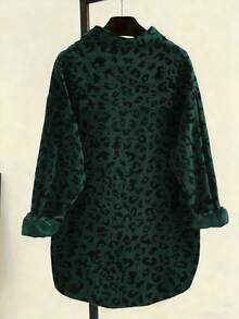 Camisa de manga larga con botones, bolsillos y estampado de leopardo de pana para vacaciones - Verde Oscuro - Ver 2