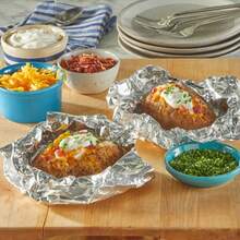 50ct (49.83 Sq Ft) Reynolds Kitchens Pre-Cut-Up Foil Sheets - Convenient-Saving Sheets Lunches Sandwiches & Baking - Easy Handling Food Storage Lunch Prep & On--Go - Individually Wrapped Hygienic Foil Squares - 1 - 查看 11