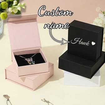 Anpassad smyckeskrin med magnetiskt viklock, perfekt för förvaring av halsband, armband och ringar - ett perfekt presentval: förlovning, årsdag eller födelsedagspresent, smyckeskrin, lämplig för flickvän, mamma, familj, vänner, dotter, morföräldrar, perfekt för årsdagar, alla hjärtans dag, mors dag, födelsedag, examensceremoni och mer.