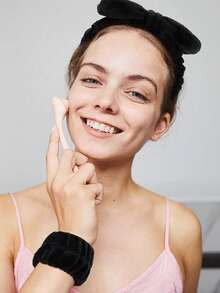 1条休闲百搭纯色运动头带，吸汗头巾，优雅围巾式头带，女士适用，柔软材质，适合秋冬季节。