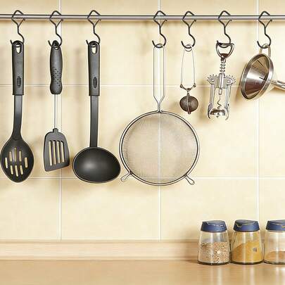 Heavy-Duty S-Hooks With A Locking Design, Made Of Rust-Resistant Metal, And Featuring A Buckle. Suitable For Hanging In Kitchens And Wardrobes, These Hooks Can Be Used To Hang Plants, Flower Pots, Towels, Bags, Hanging Basins, Kitchen Utensils, Etc.