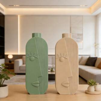 1个艺术人脸造型塑料花瓶，线条简洁，瓶身带有3D纹理，兼具装饰性和实用性，独特的人脸元素为空间增添趣味氛围。