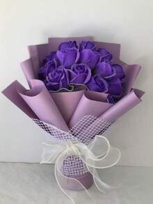 15支优雅混色玫瑰花束，包含红色、粉色、紫色和蓝色。情人节送给女友或爱人的完美礼物。手工芬芳的玫瑰象征着永恒的爱，永不凋零的浪漫誓言。奢华花束，生日、周年纪念日、七夕节和情人节的理想惊喜之选。 - 彩色 - 查看 5