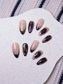 10 Pieces Handmade Almond-Shaped Irregular Amber French Press-On Nails With Golden Outline, Featuring Hand-Painted Brown Smudged Amber Patterns And Irregular Golden Line Outlines. These Elegant, Romantic And Minimalist Press-On Nails Are High-End, Sexy And Light Luxury Nail Art Stickers, Suitable For Daily Wear, Dates, Concerts And Light Business Occasions, And Are Perfect Gifts For Women And Girls. - Multicolor - View 5