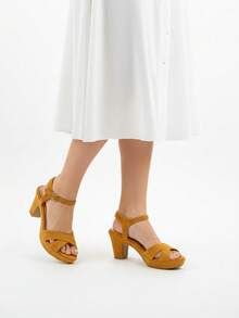 Soraia 女士厚底寬跟涼鞋 - 優雅交叉綁帶踝帶款 - 適合派對、婚禮和夏季穿著 - 多種顏色可選，沙灘搭扣 - 駝色 - 查看 3