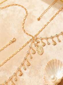 时尚简约的扇贝形合金金属链，搭配流苏和水晶几何圆形吊坠项链，适合女性佩戴。可作为派对礼物（手工制作，链长可定制，水晶数量不限），也可作为头饰、准新娘礼物或女士发饰。