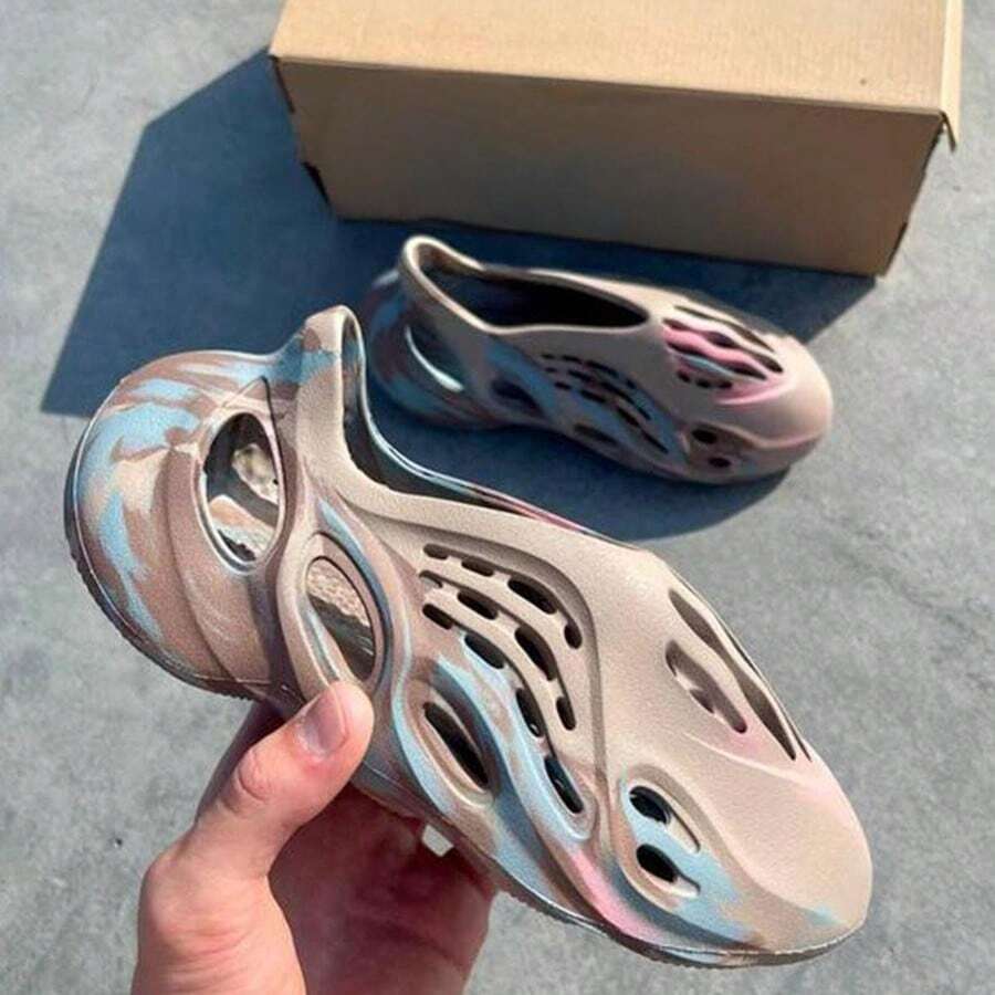 Zapatillas tipo Foam Runners para hombres y mujeres, sandalias de plataforma tipo nube suave, antideslizantes, para caminar, sandalias de playa tipo almohada, ligeras y de fácil deslizamiento, para deportes acuáticos de secado rápido - Polvo marrón azulado - Ver 1