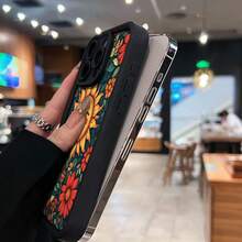 Sol radiante rodeado de coloridas flores y hojas. Esta elegante funda es compatible con los modelos  17, 16, 15, 14 Pro Max, 13, 12, 11, XR y XS Plus. Fabricada en silicona TPU, ofrece protección contra golpes y caídas, además de una sensación superior. Es un regalo ideal para familiares, amigos y seres queridos, y la elección perfecta para Año Nuevo. - Negro - Ver 6
