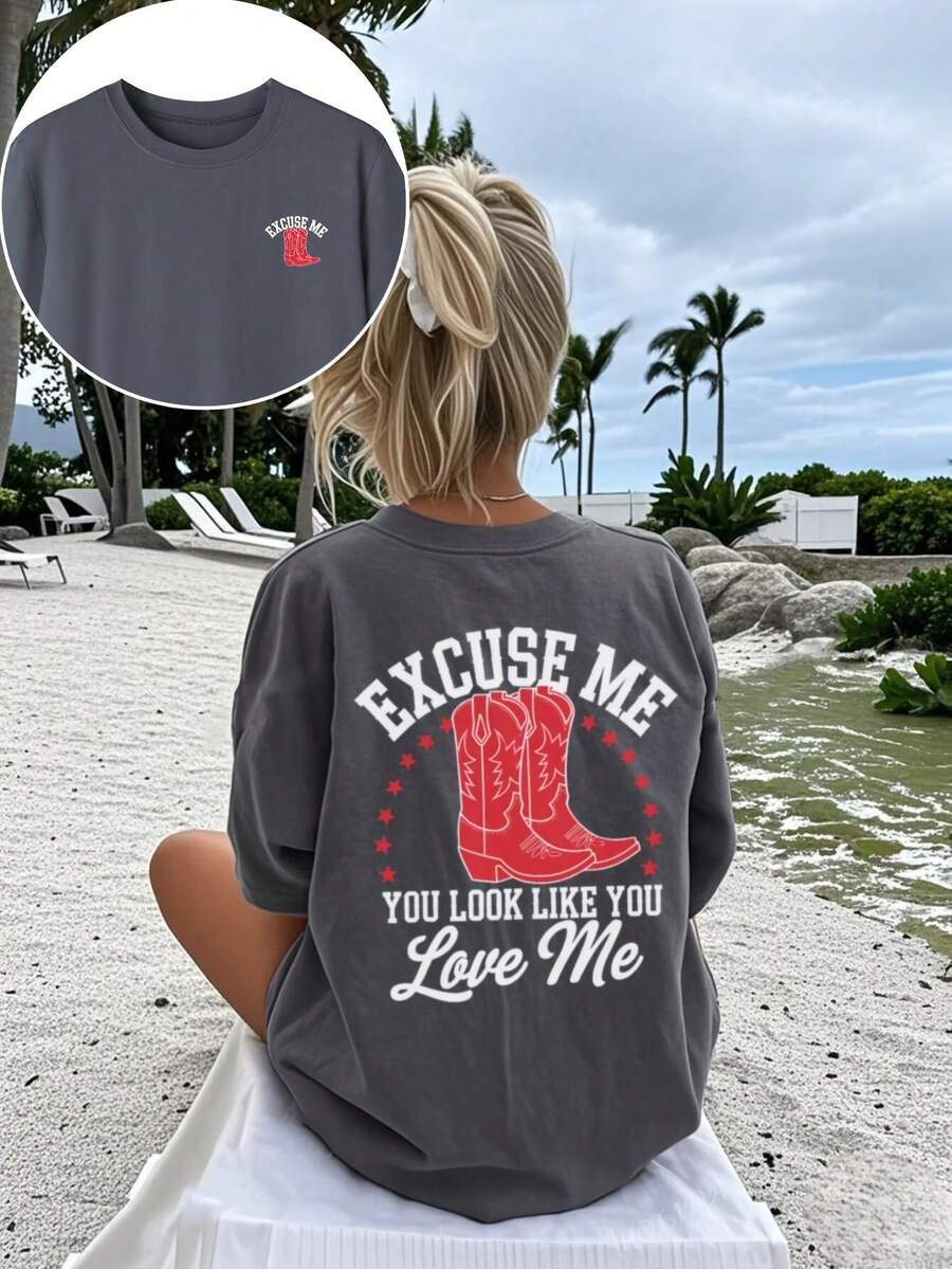 Women's Oversized Graphic Tee, 'Excuse Me You Look Like You Love Me' Lyric Print With Red Cowboy Boot, Country Music Concert T-Shirt For Women Women's Casual Crew Neck T-Shirt With "Excuse Me You Look Like You Love Me" Letter Print, Short Sleeve Summer Top, Black With Red Cowboy Boot Design, Comfortable Casual Attire, Ladies T Shirts Unisex Oversized T Shirts Unisex Graphic Tee - 深灰色 - 查看 1