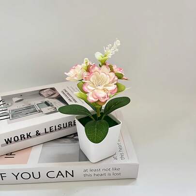 1 Potted INS-Style Open Chrysanthemum Artificial Flower With A Plastic Flower Pot, A Desktop Ornament. Ideal As A Gift For Females And Mothers, Suitable For Tabletop Decoration In Stores, Homes, Hotels, Cafes, Bars And Offices, And Perfect For Birthday, Graduation And Valentine's Day Gifts.