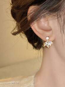 CVNANA 1pair Stylish,Cute,And Unique Rocking Horse Earrings With Rhinestones And Faux Pearls, Elegant New Horse Zodiac-Themed Earrings, Versatile And Casual Everyday Jewelry, Striking Jewelry, New Year Gifts, Valentine'S Day Gift For Lovers, Seasonless