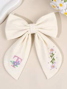 1pc 26 Letters White Fabric Hair Clip, Embroidered 26 Letter Floral Decor Hair Clip, Fashionable Alligator Clip Hair Accessory, Girls Party Gift - White - View 21