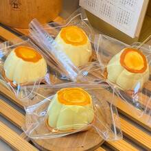 逼真炭烤布丁硅胶慢回弹玩具，超柔软慢回弹，学生友好型减压玩具，生日、节日、惊喜、季节性场合的完美礼物 - 彩色 - 查看 2