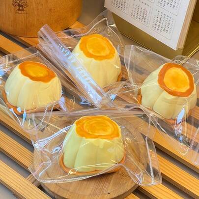 逼真炭烤布丁硅胶慢回弹玩具，超柔软慢回弹，学生友好型减压玩具，生日、节日、惊喜、季节性场合的完美礼物